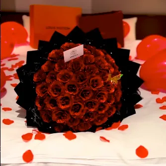 ガラスドームに飾られたジュエリーローズ